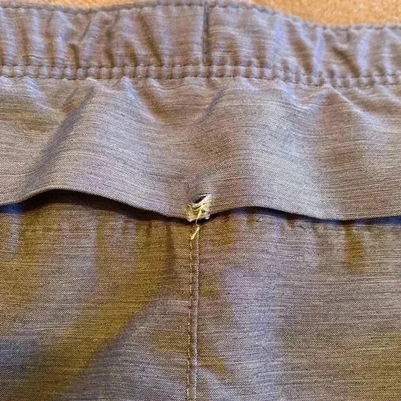 Nike Dri Fit Gray Woman’s Shorts, Size Medium. - Picture 4 of 9